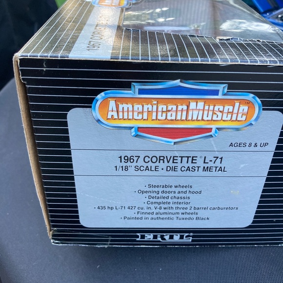 Ertl 1/18 diecast 1967 Corvette L71 - Picture 2 of 3